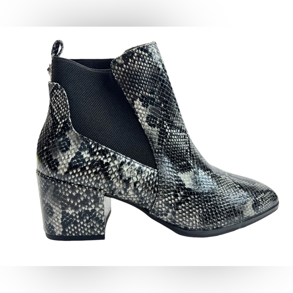 Anne Klein Size 6M Women’s Parson Block-Heel Ankle Boot Shoes Grey Animal Print - Picture 1 of 10